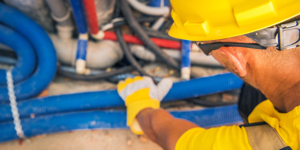 Electricistas Industriales · Instaladores Alta / Baja Tensión en Huesca · Revisión y mantenimiento de cuadros eléctricos y sistemas de control