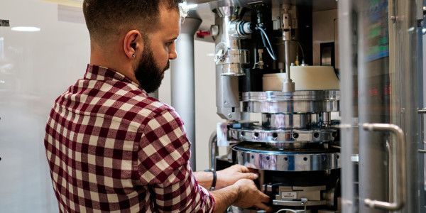 Mecánicos Industriales · Montadores de Estructuras / Maquinaria en Huesca · Fabricación y reparación de piezas mediante soldadura MIG, TIG y electrodo